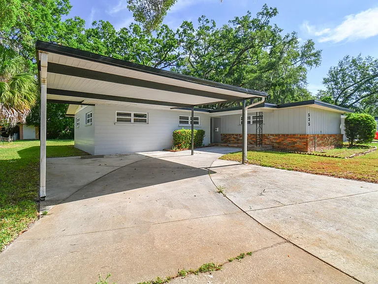 535 W Palmeden Dr — Photo 1