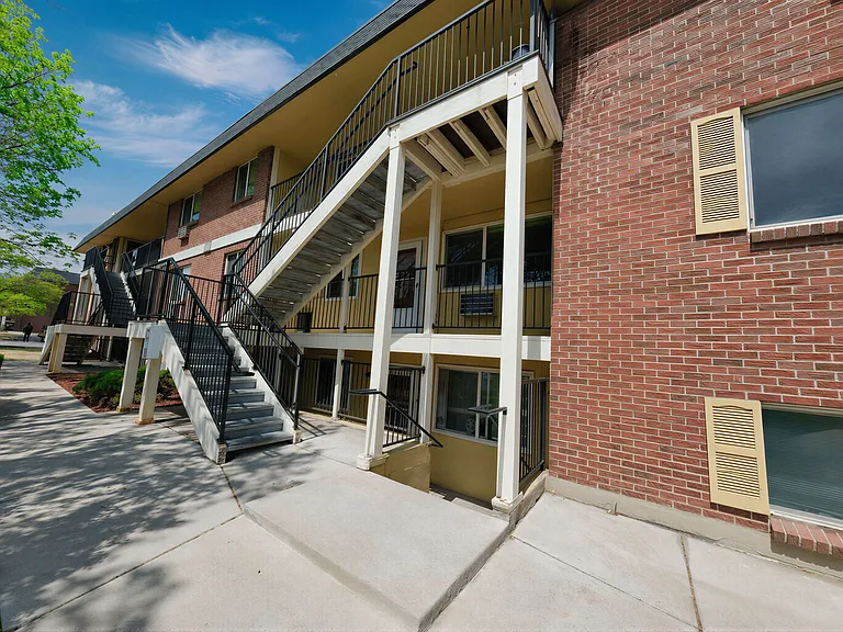 PowderHorn Apartments — Photo 8