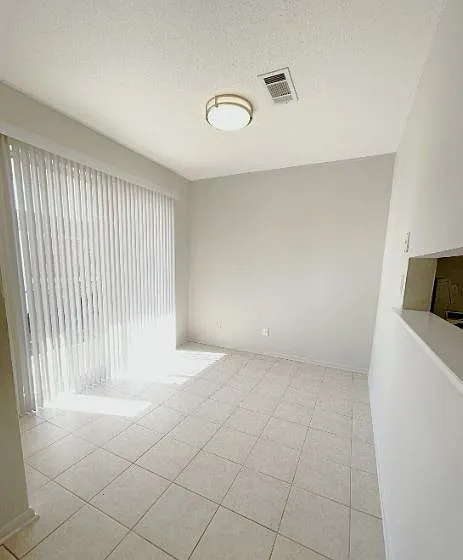 Colony House Apartments — Photo 12