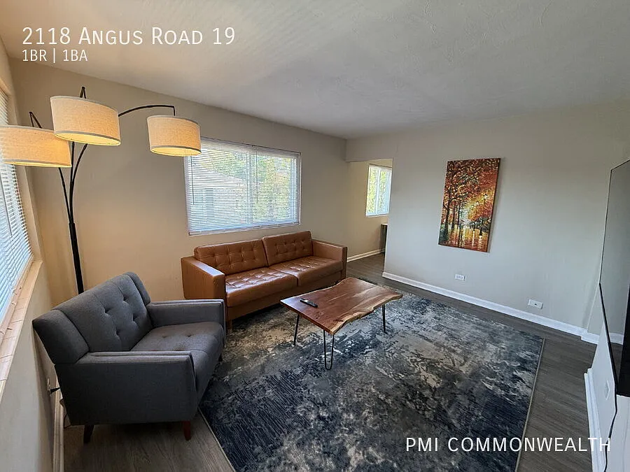 1 Bed / 1 Bath Apartment (Available Now) — Photo 2