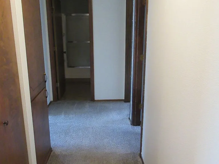 Two Bedroom Apt. w/ Washer and Dryer — Photo 5