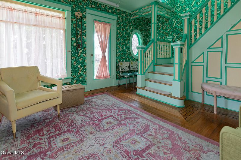 5th image of 172 Elm Street