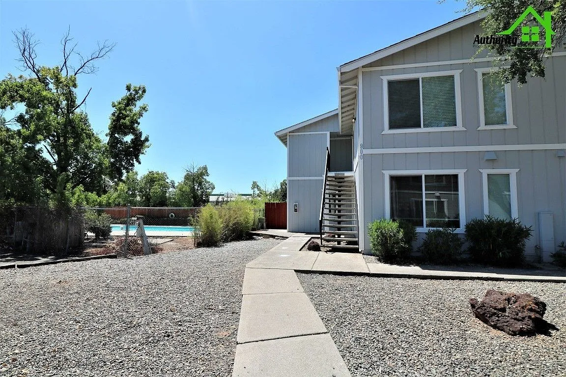 2 bed, 1.0 bath, 950 sqft, $1,195 — Photo 3