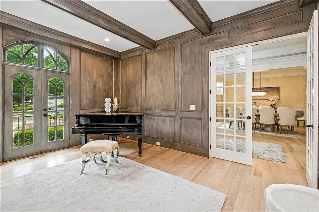 7 bed, 7.5 bath, 8592 sqft, $11,000 — Photo 2