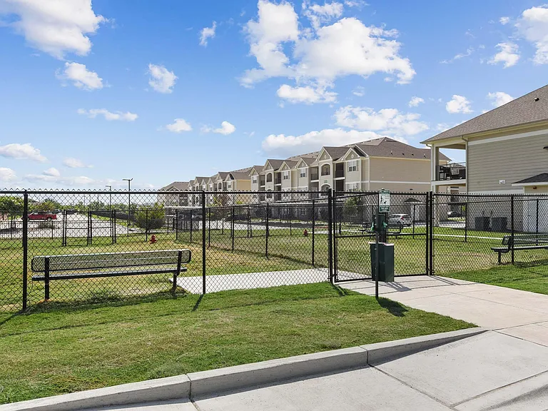 Icon Apartments — Photo 18