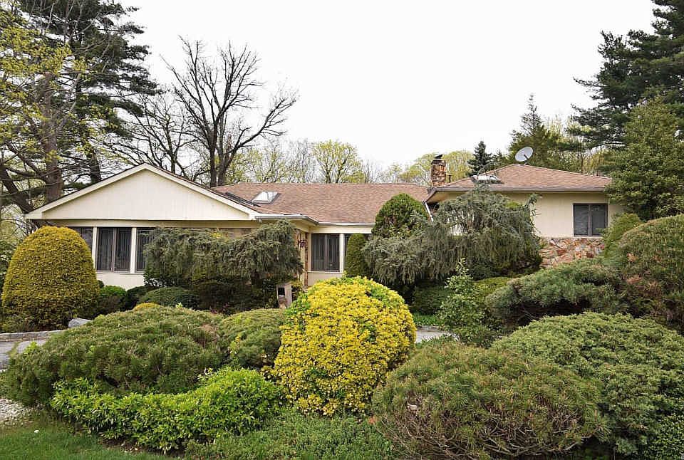 1st image of 105 Woodhill Ln