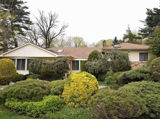 105 Woodhill Ln, Manhasset, NY 11030