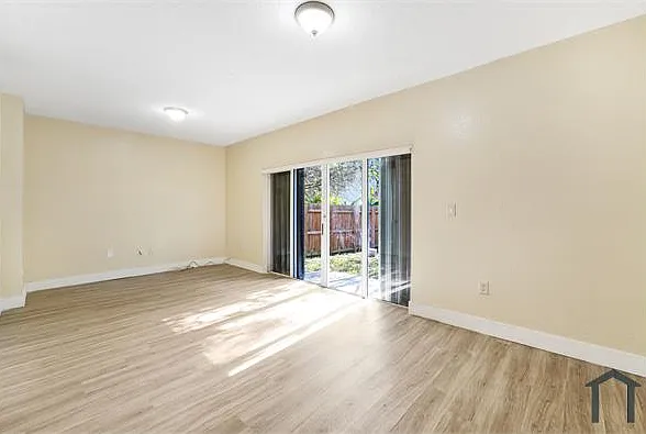 4 bed, 1799 sqft, $2,190 — Photo 3