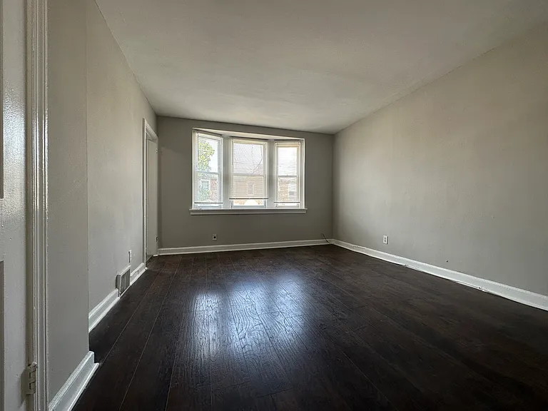 1422 Greeby St #1 — Photo 10