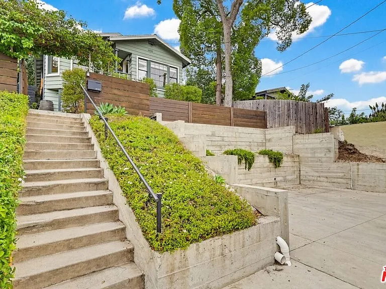 1020 N Avenue 51 — Photo 28
