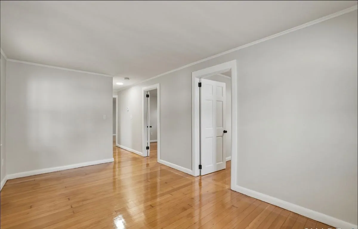 2 bed, 1.0 bath, 810 sqft, $2,500 — Photo 3