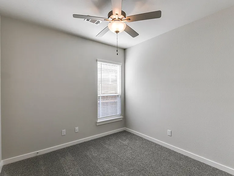653 Blackland Dr — Photo 8