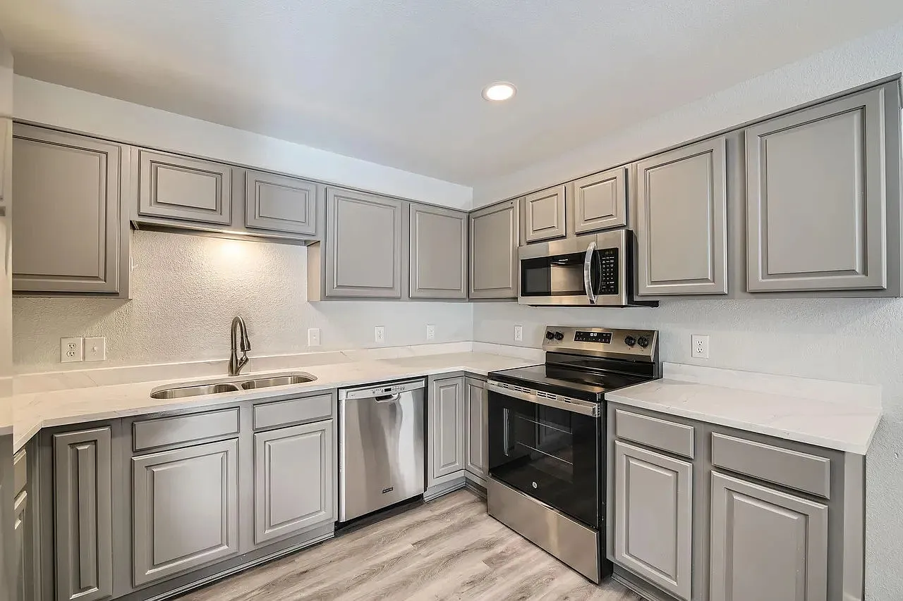 3 bed, 1575 sqft, $2,400 — Photo 3