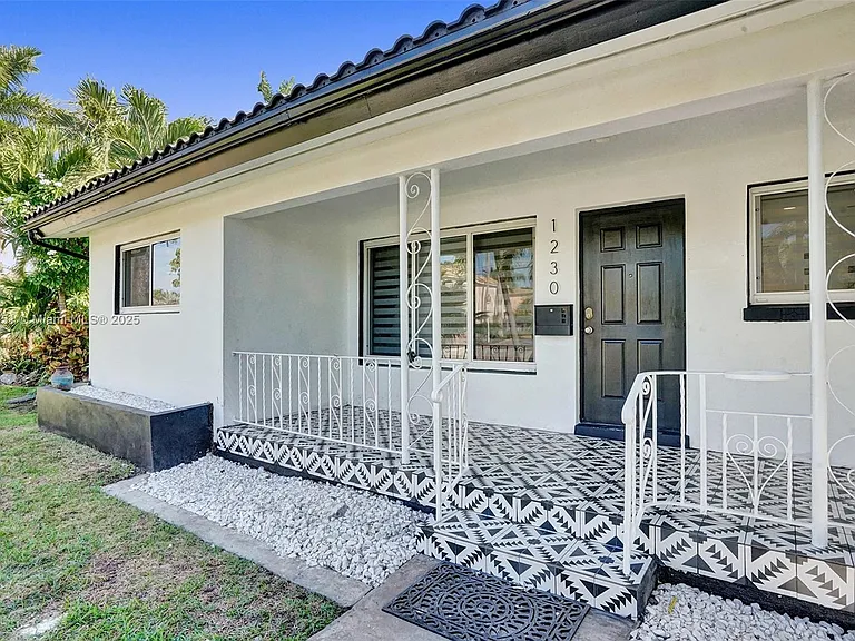 1230 Johnson St — Photo 35