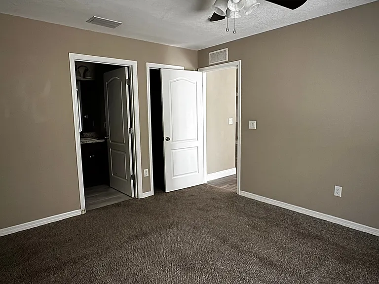 9210 N Travis Dr — Photo 6