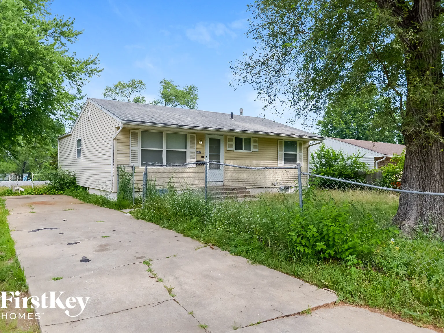 3 bed, 1.0 bath, 1008 sqft, $1,545 — Photo 2
