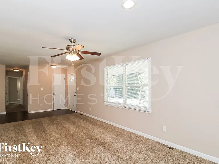 2932 Tiffany Dr SW — Photo 3