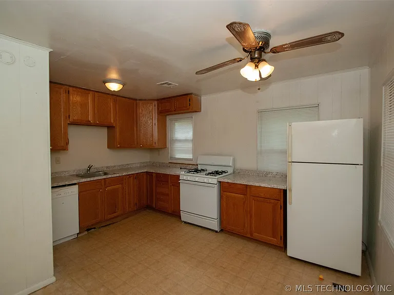 216 S 69th Ave E — Photo 14