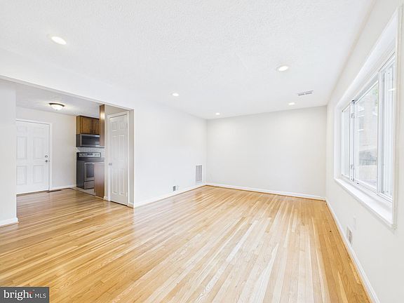 3rd image of 13202 Valley Dr
