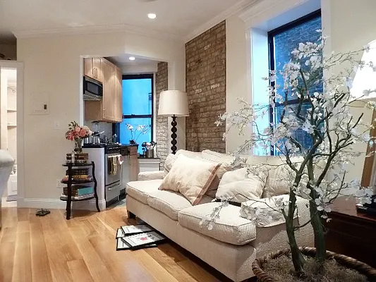 Rented by City Connections Realty | media 4