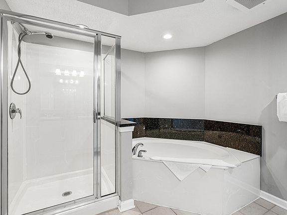 5th image of 2151 Bridge View Ct. #2705