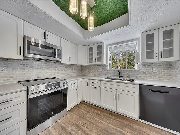 635 Anderson Walk — Photo 14