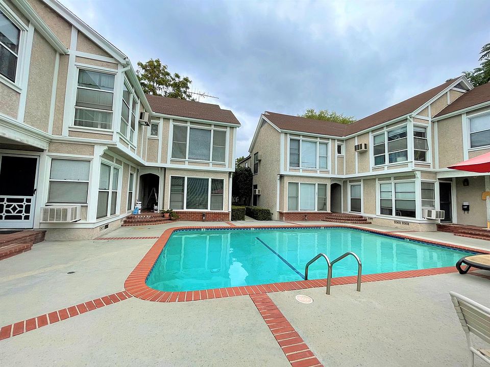 1st image of 11753 Moorpark St #753-3