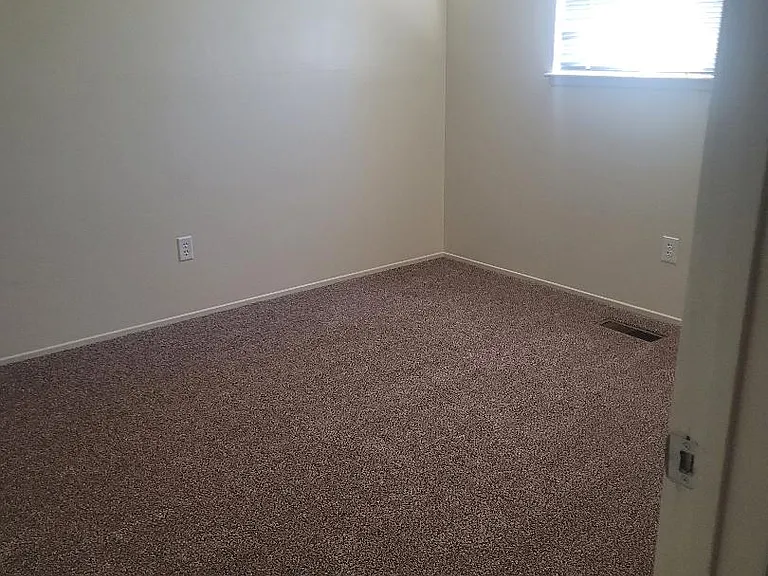 1602 W Rumble Rd — Photo 9