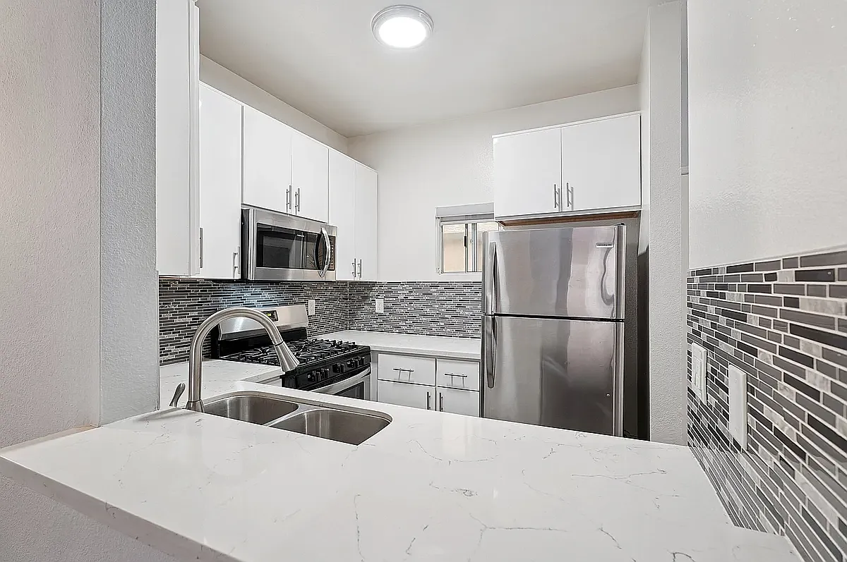 Sylvan Apartments — Photo 1