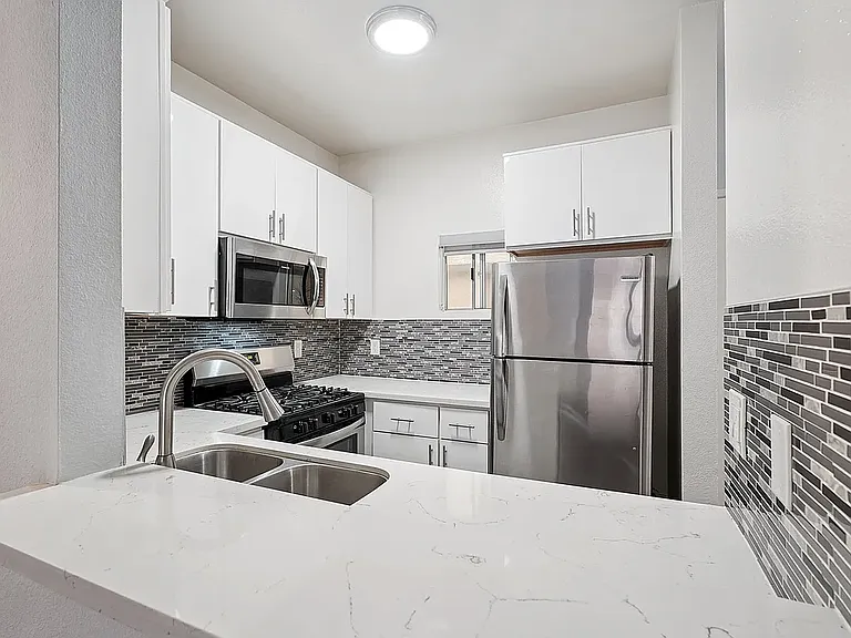 Sylvan Apartments — Photo 1