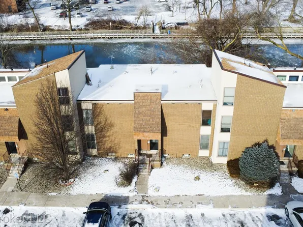 25 Dickinson St Unit E, Mount Clemens, MI 48043