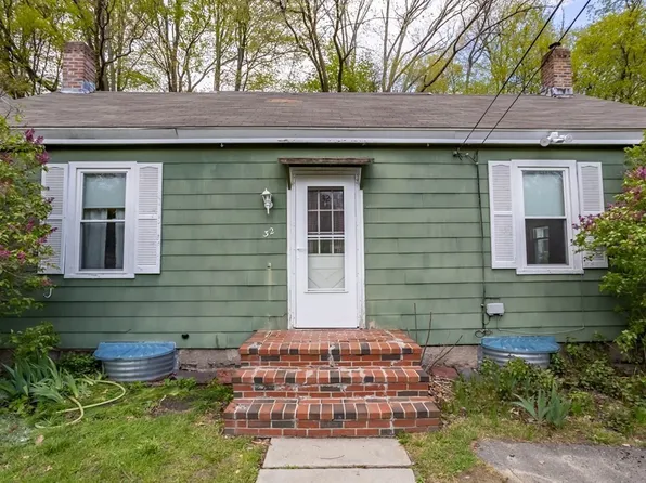 32 Fredonian St, Shirley, MA 01464