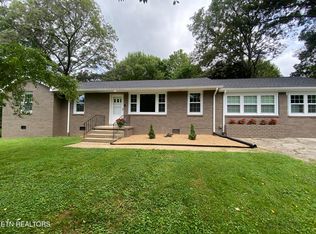 421 Oakcrest Rd, Knoxville, TN 37912