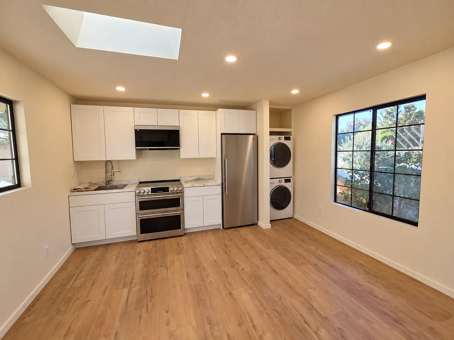 1 bed, 450 sqft, $2,600 — Photo 3