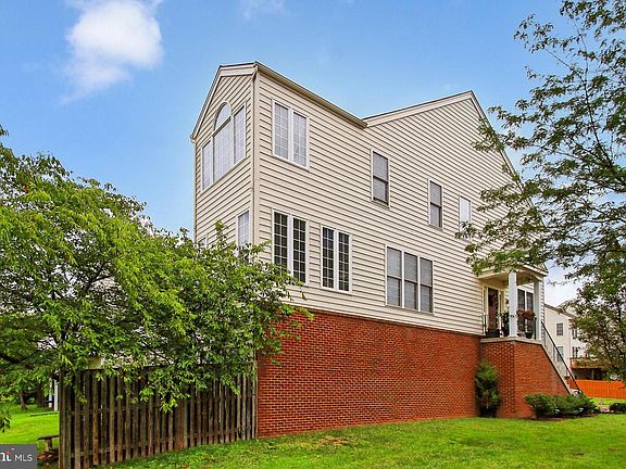 2nd image of 22627 Upperville Heights Sq