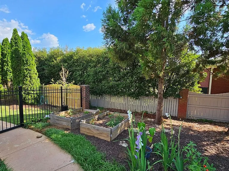 3002 Brook Park Dr SE — Photo 10