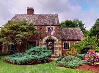 1152 Sunset View Dr, Akron, OH 44313