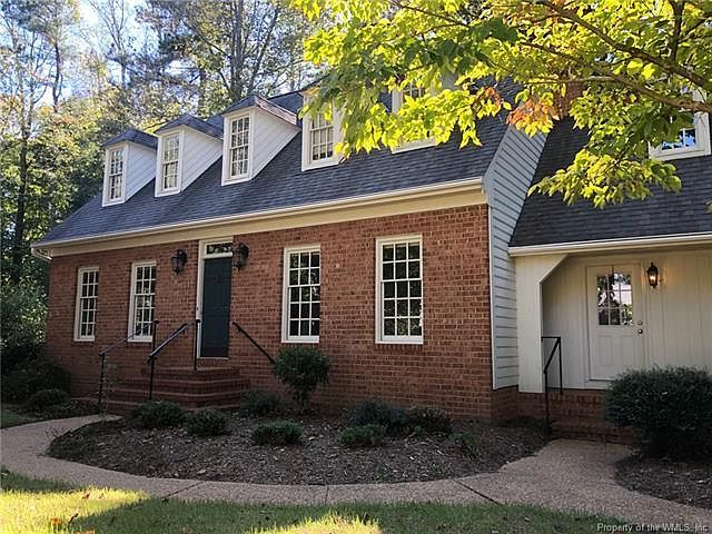 1st image of 10 Higginson Ct