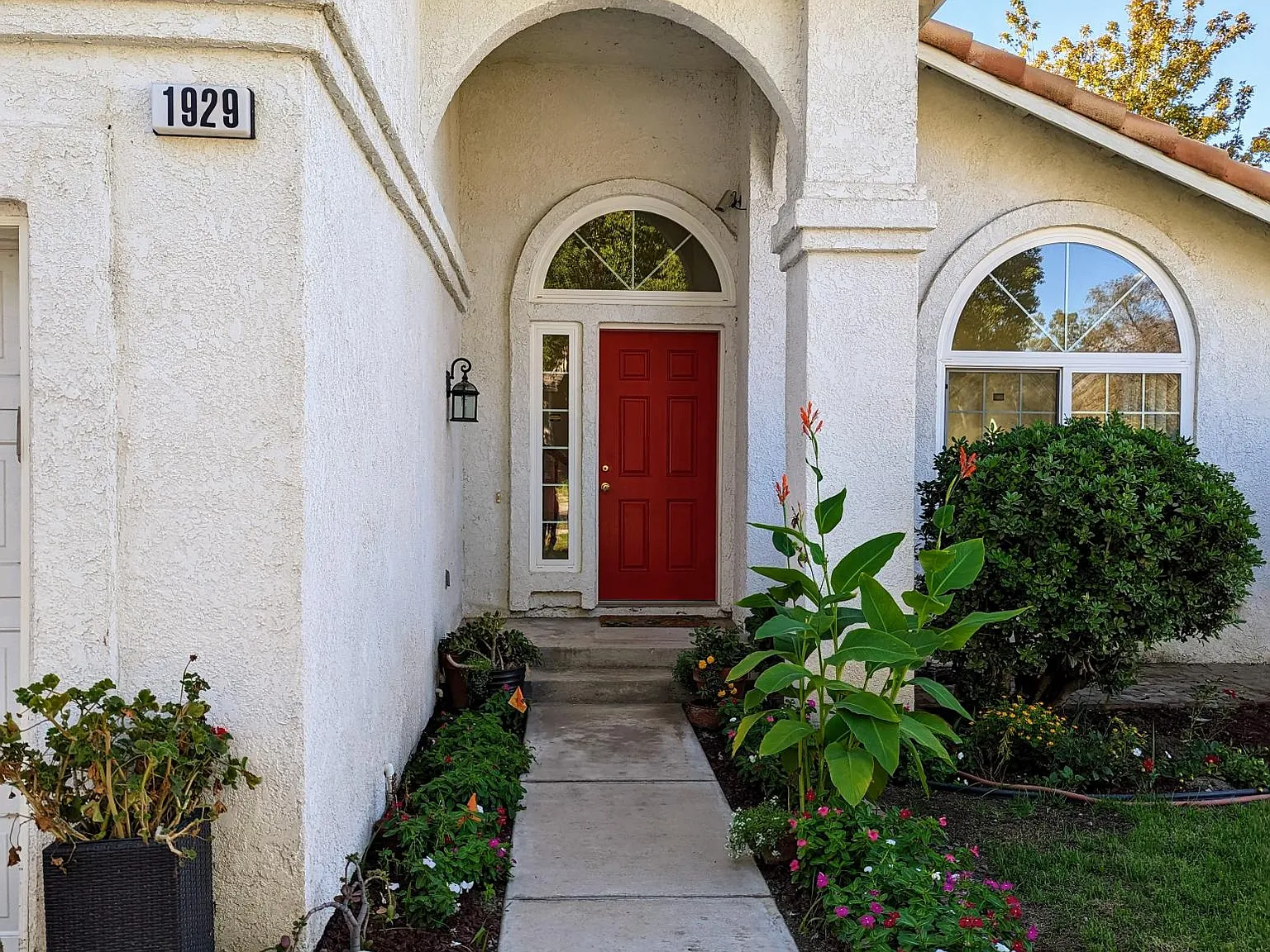 4 bed, 2.5 bath, 1905 sqft, $3,395 — Photo 2