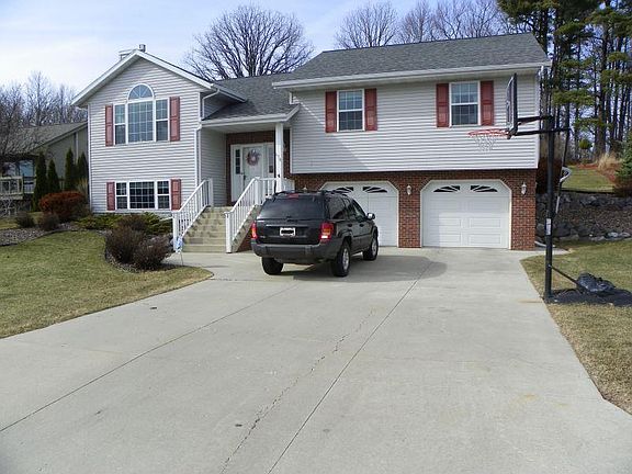 4th image of 658 Richardson Ave