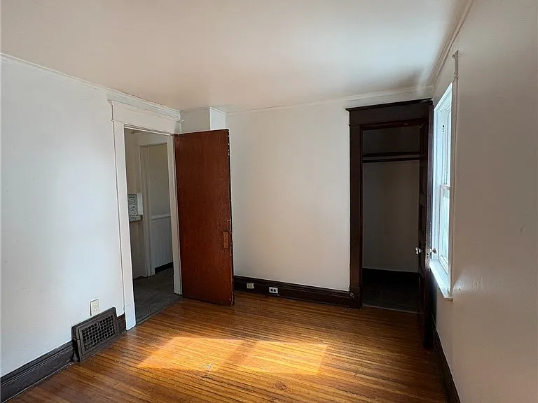 189 Westminster Ave — Photo 11