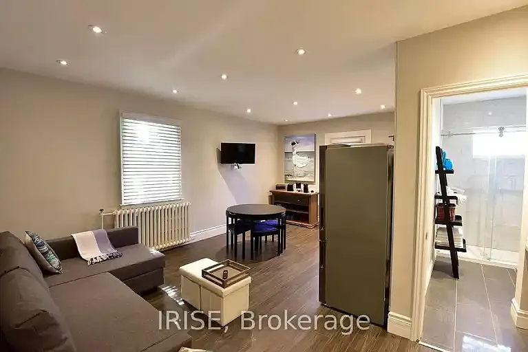 2 Selwood Ave #1A — Photo 3