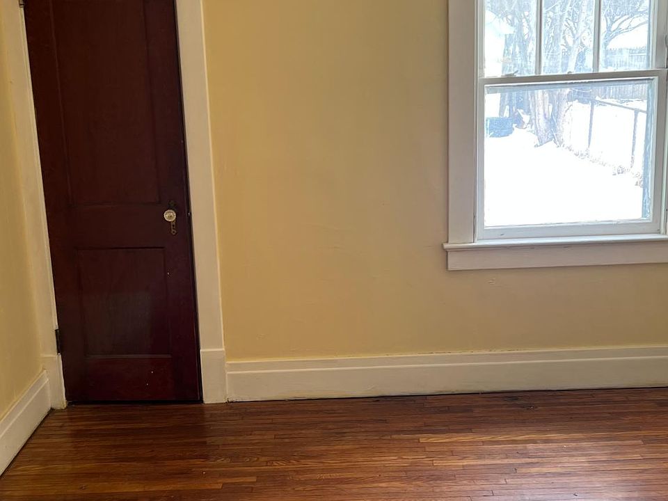 1st image of 484 Winspear Ave Floor 1