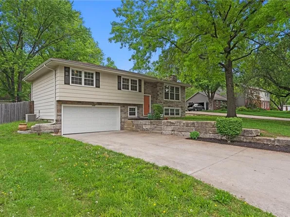 1010 W 27th St, Lawrence, KS 66046