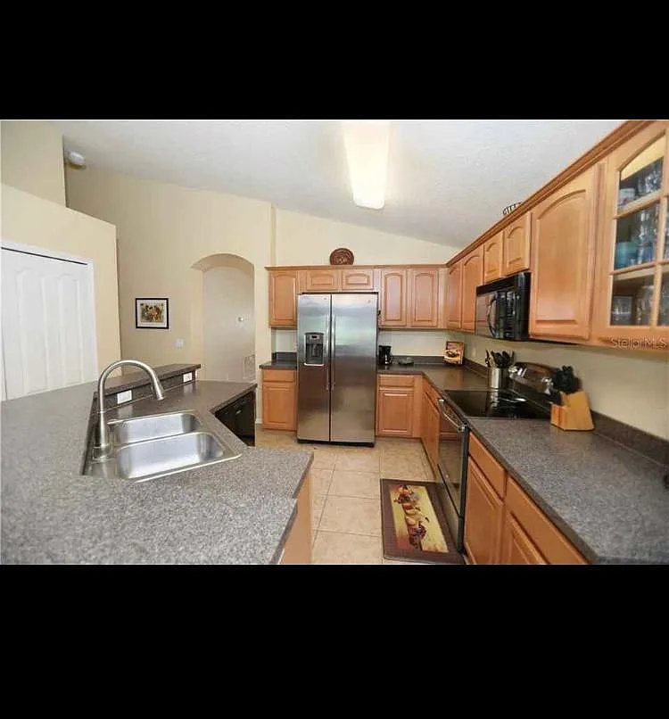 4 bed, 1922 sqft, $2,450 — Photo 4