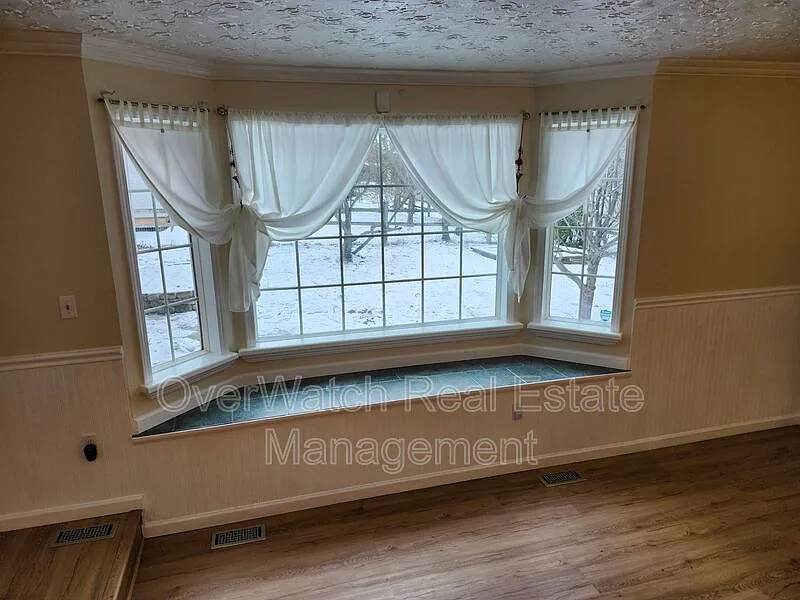 3 bed, 2.5 bath, 1290 sqft, $3,000 — Photo 3