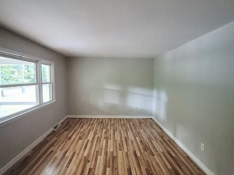 3041 Clintwood Rd — Photo 3