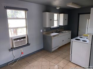 906 14th St #5, Bandera, TX 78003