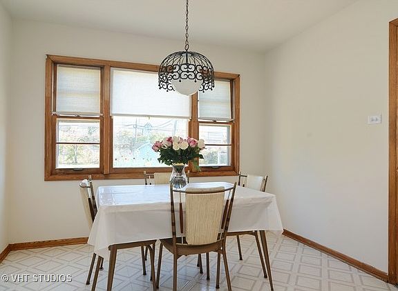 5th image of 2591 Parkwood Ln