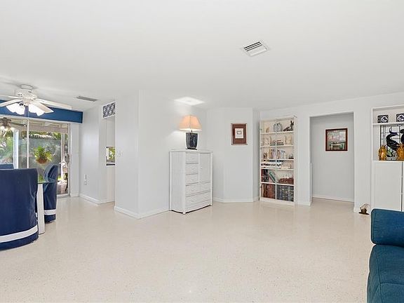 3rd image of 520 Glen Oak Rd